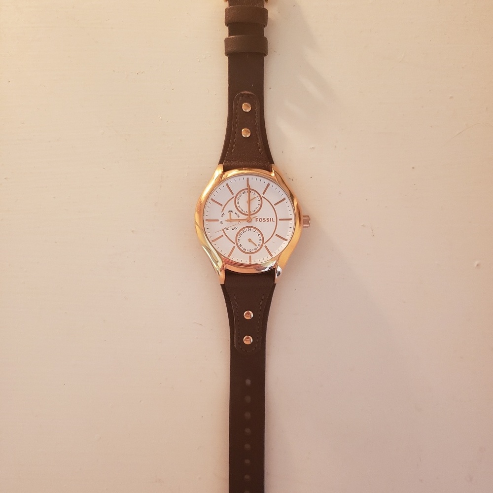 Womens Working Fossil watch